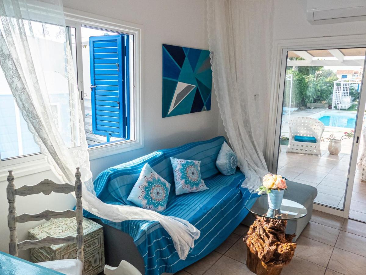 Greek Island Style 2 Bedroom Villa With Pool Next To The Sea ラルナカ エクステリア 写真