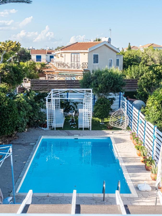 Greek Island Style 2 Bedroom Villa With Pool Next To The Sea ラルナカ エクステリア 写真