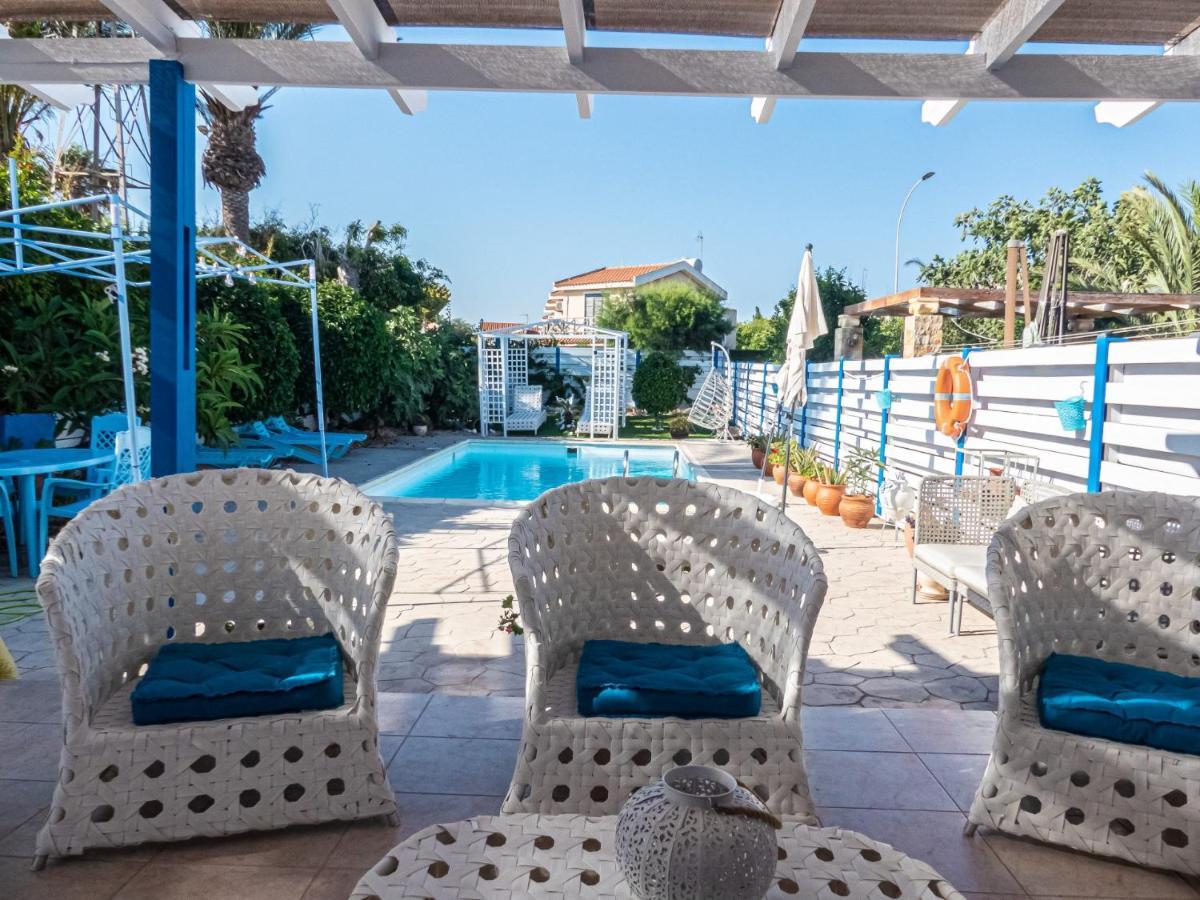 Greek Island Style 2 Bedroom Villa With Pool Next To The Sea ラルナカ エクステリア 写真