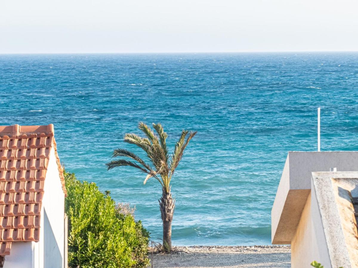 Greek Island Style 2 Bedroom Villa With Pool Next To The Sea ラルナカ エクステリア 写真