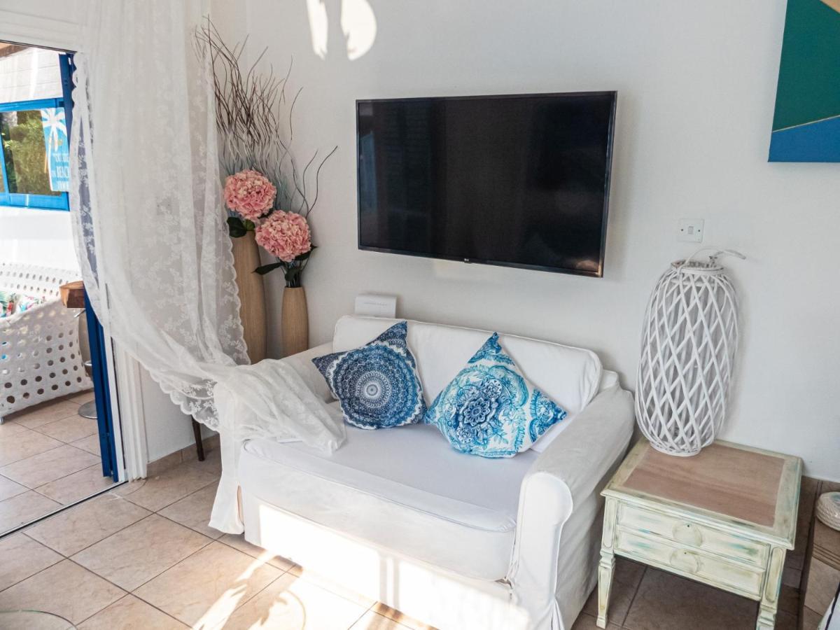 Greek Island Style 2 Bedroom Villa With Pool Next To The Sea ラルナカ エクステリア 写真