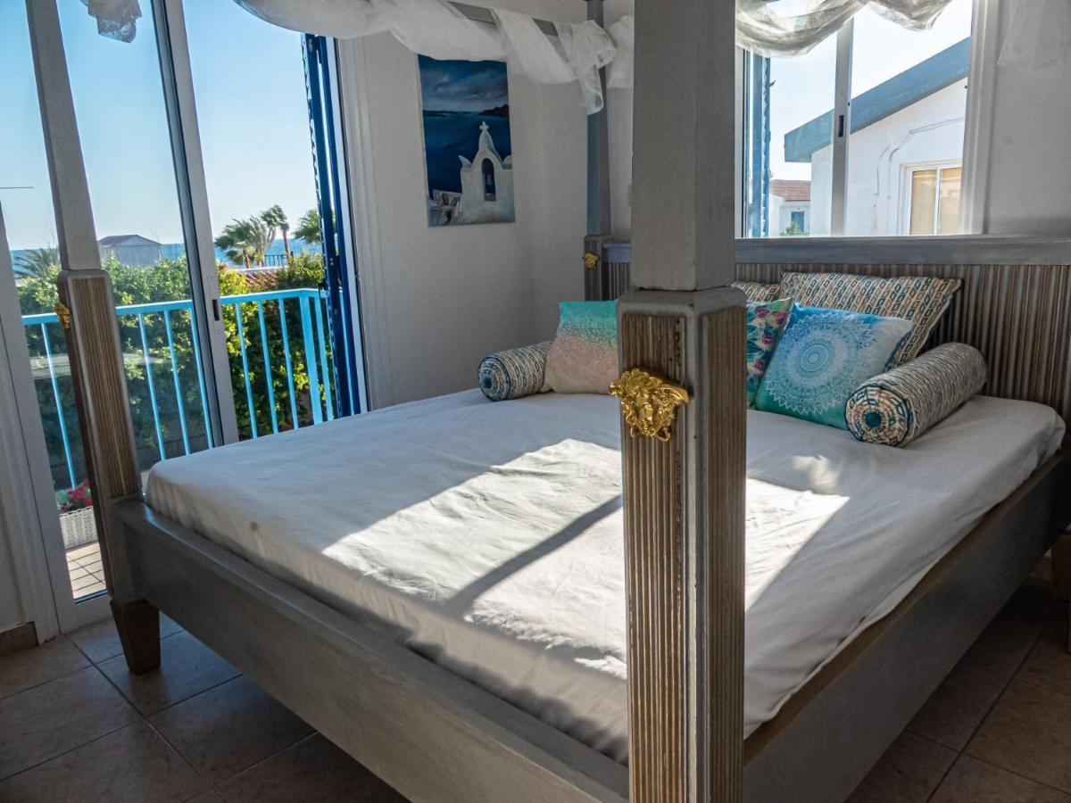 Greek Island Style 2 Bedroom Villa With Pool Next To The Sea ラルナカ エクステリア 写真