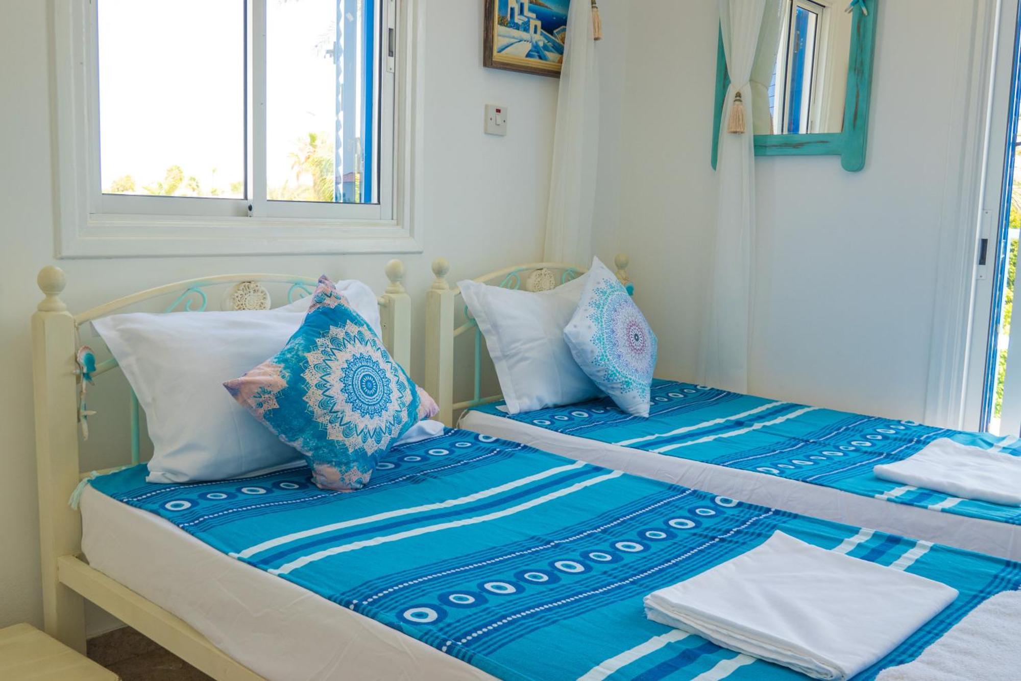 Greek Island Style 2 Bedroom Villa With Pool Next To The Sea ラルナカ エクステリア 写真
